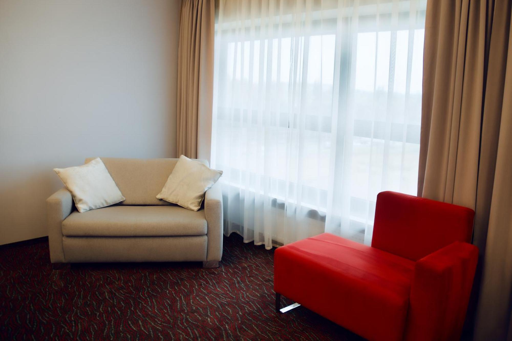 שלאדז' Hotel Szafran מראה חיצוני תמונה