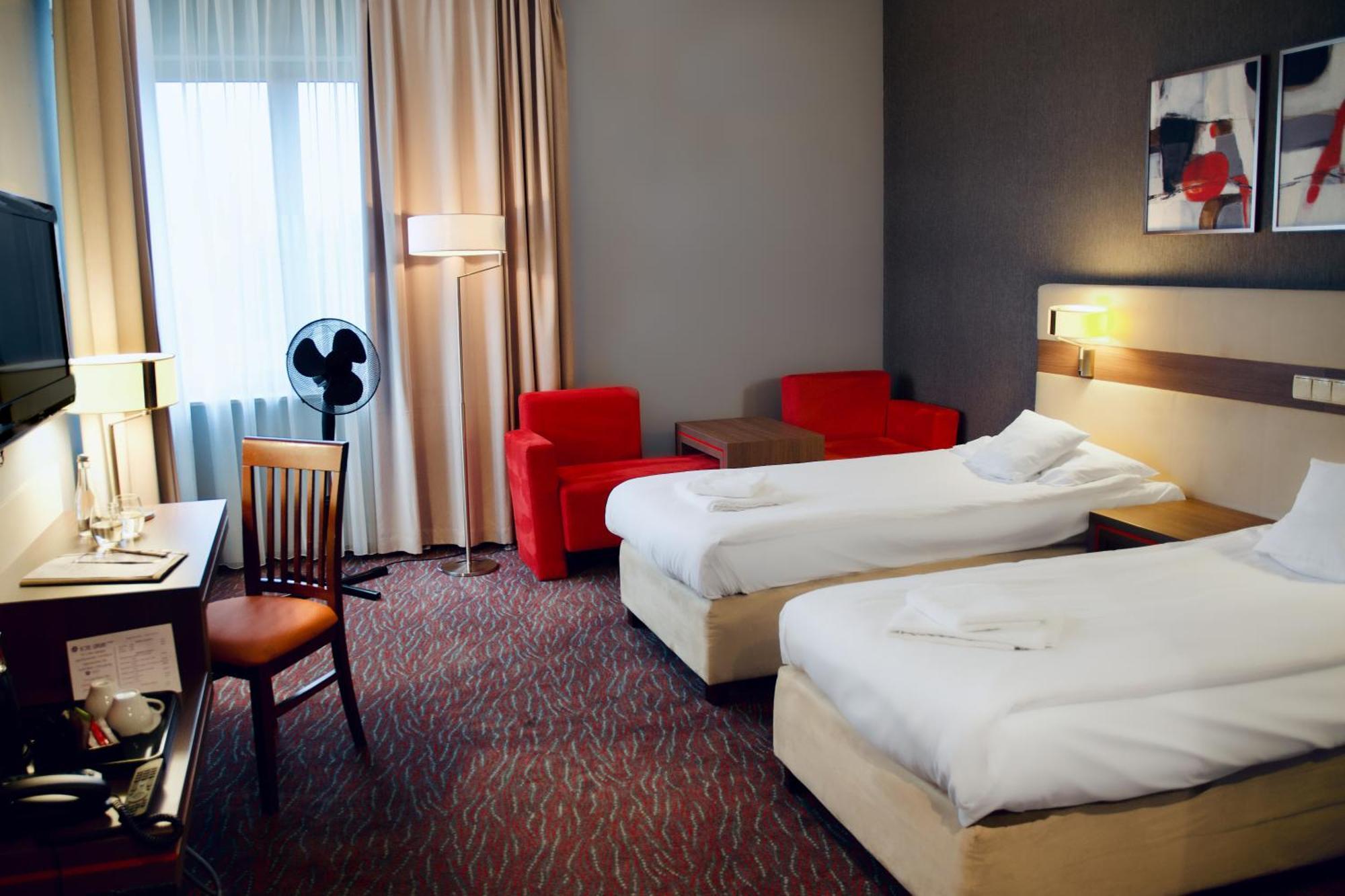 שלאדז' Hotel Szafran מראה חיצוני תמונה