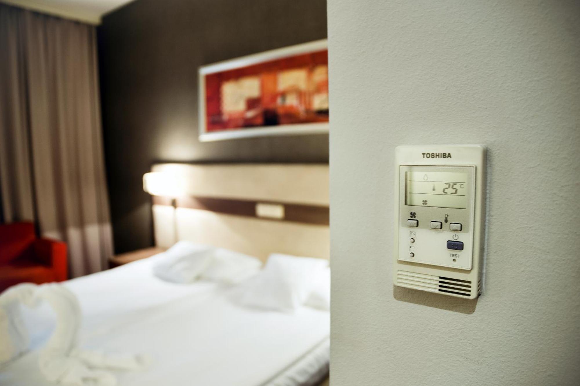 שלאדז' Hotel Szafran מראה חיצוני תמונה