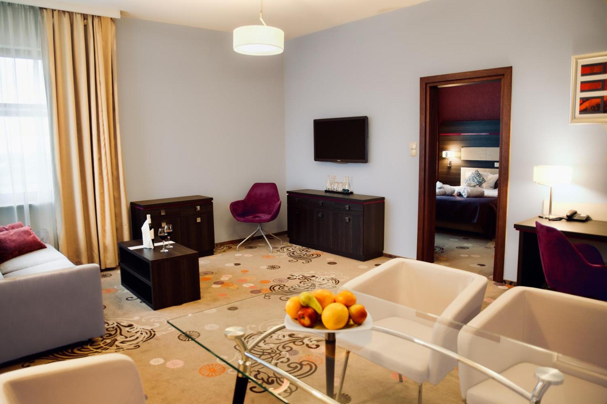 שלאדז' Hotel Szafran מראה חיצוני תמונה