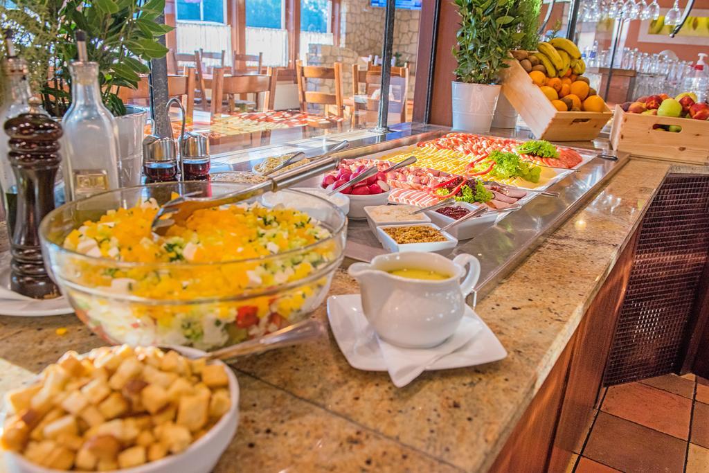 שלאדז' Hotel Szafran מראה חיצוני תמונה