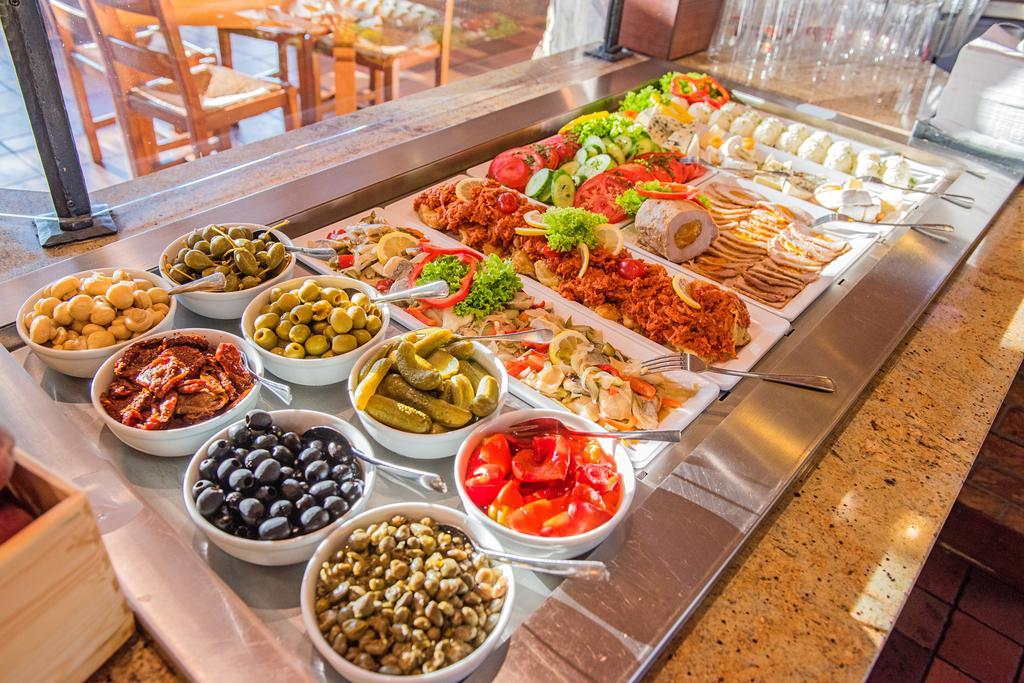 שלאדז' Hotel Szafran מראה חיצוני תמונה