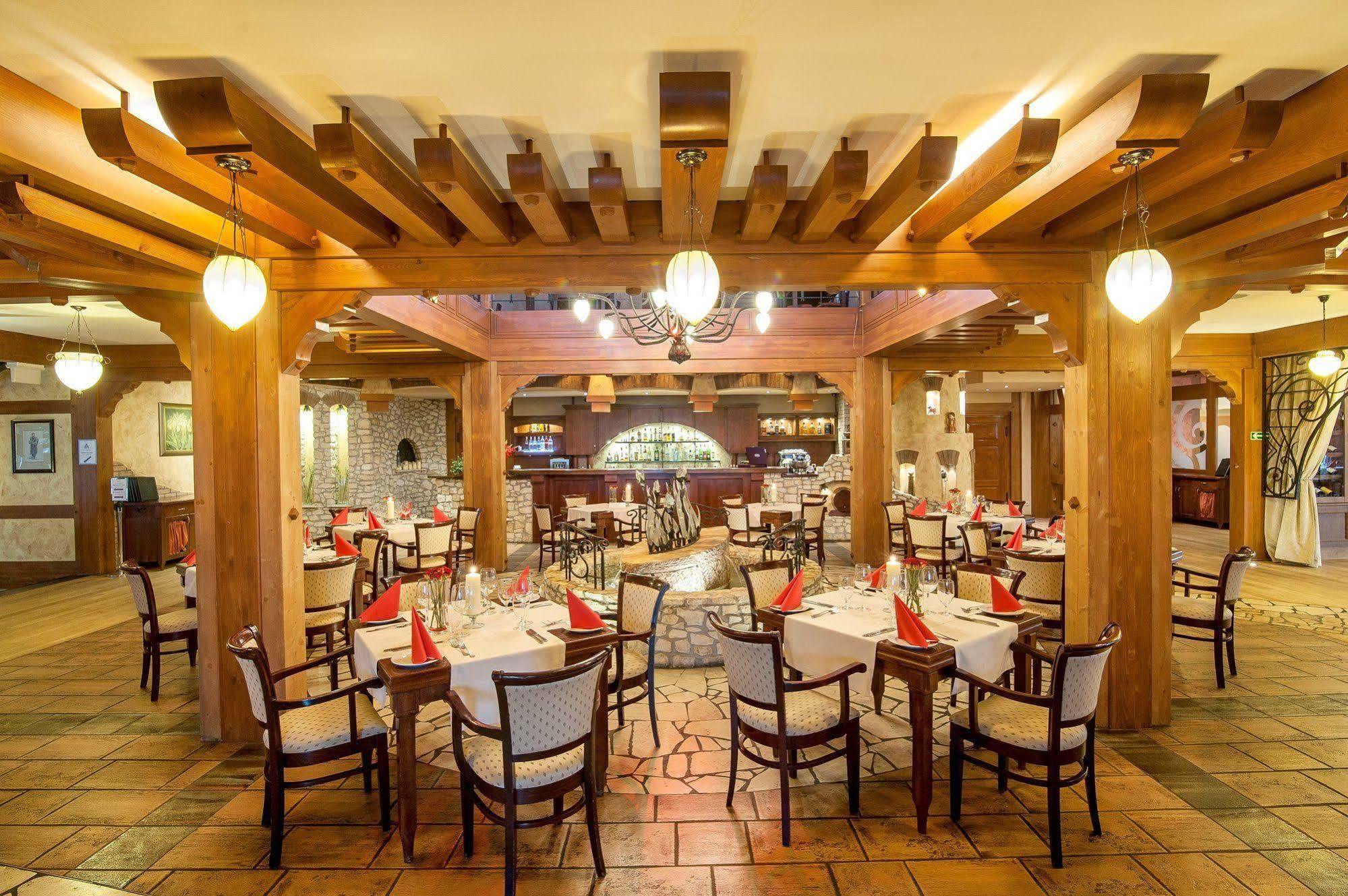 שלאדז' Hotel Szafran מראה חיצוני תמונה