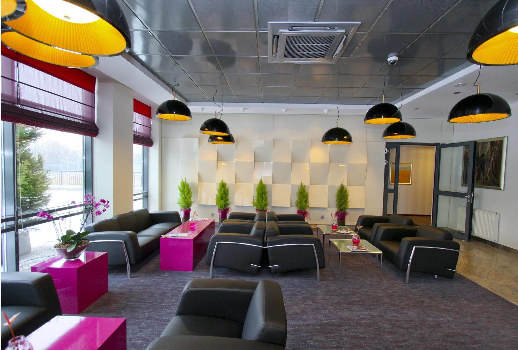 שלאדז' Hotel Szafran מראה חיצוני תמונה