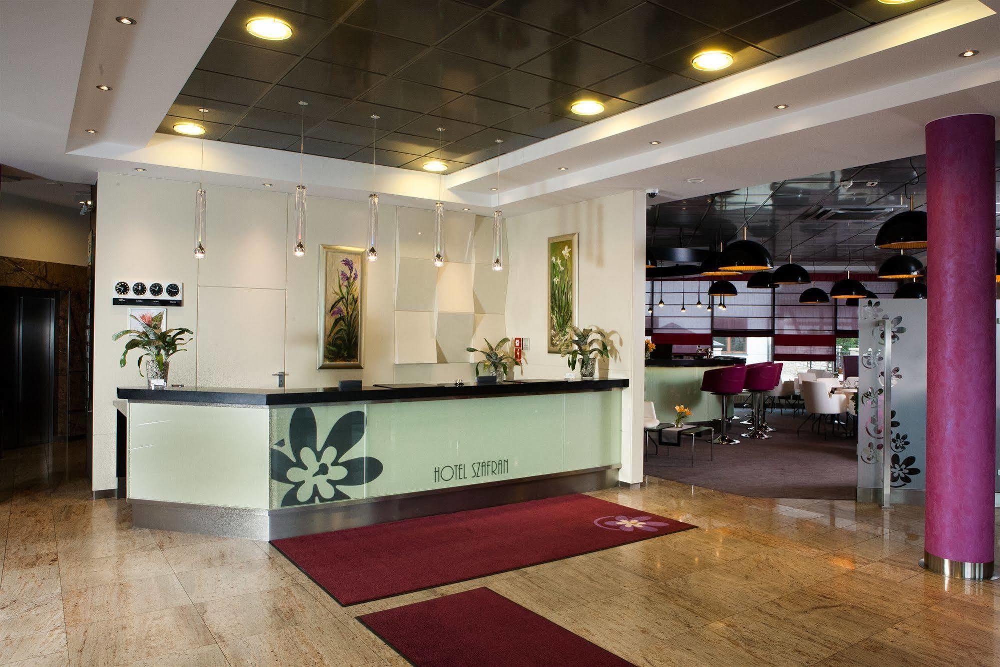 שלאדז' Hotel Szafran מראה חיצוני תמונה