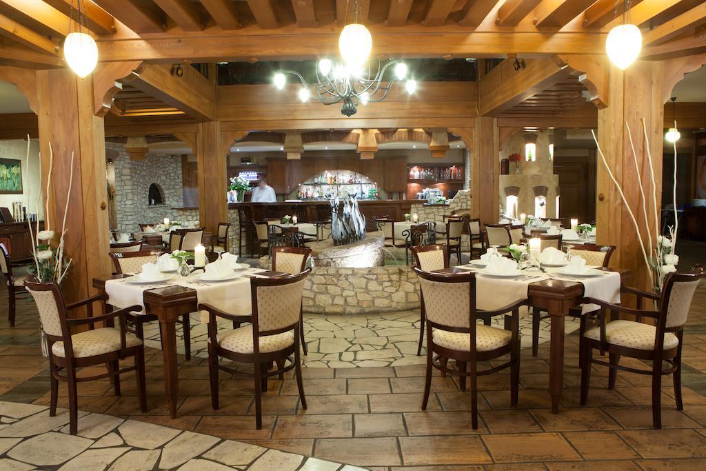 שלאדז' Hotel Szafran מראה חיצוני תמונה